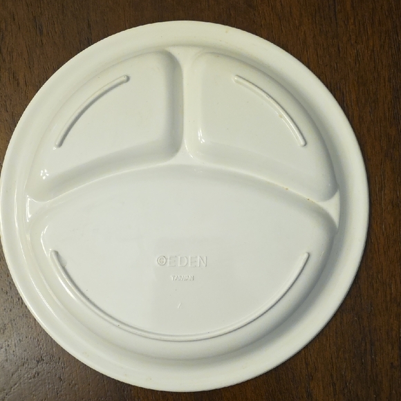 Peter Rabbit and Friends Divided Plate - Picture 2 of 10